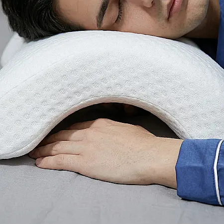 Pernă Ergonomică Arcuită din Spumă cu Memorie – Hipoalergenică, Antibacteriană, Susținere Coloană Cervicală, Relaxare și Odihnă, Dimensiuni 48x29x9 cm, Alb [3]