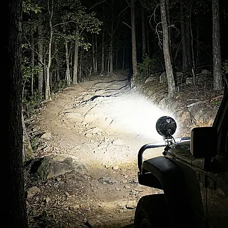 Proiector Auto Offroad Rotund BricoMall BM-42W-OFF – 42W, 14 LED-uri, 3080 Lumeni, IP67, Spot Beam 30°, Compatibil 10–30V, Ideal pentru SUV, ATV și Utilaje [2]