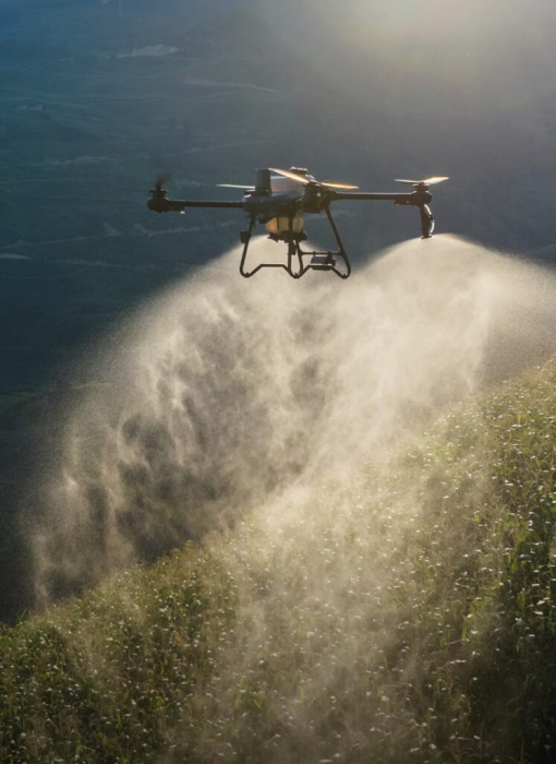 Dronă Agricolă Compactă DJI Agras T25P în Zbor [4]