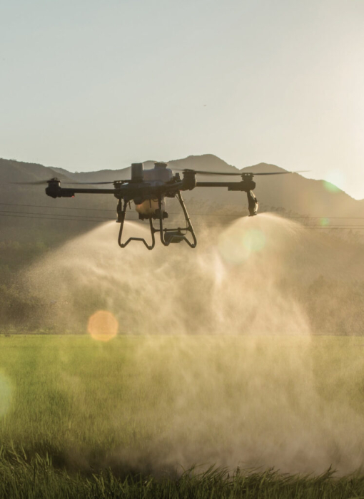 Dronă Agricolă Compactă DJI Agras T25P în Zbor [2]