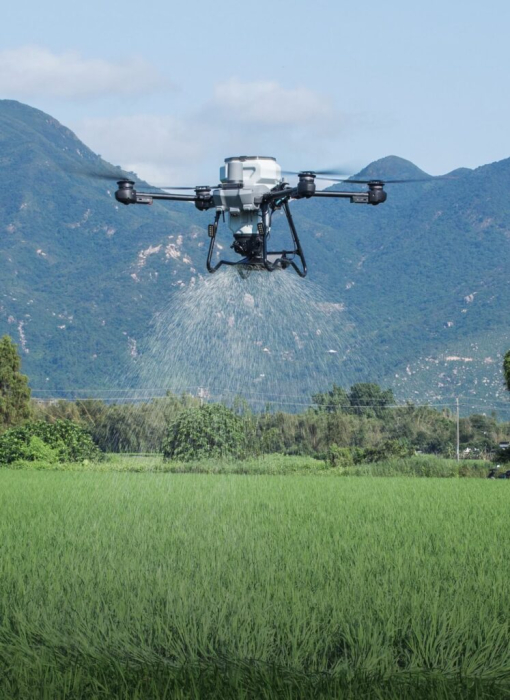 Dronă Agricolă Compactă DJI Agras T25P în Zbor [6]