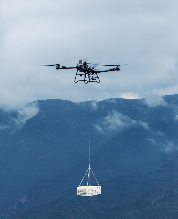 Dronă Agricolă Profesională DJI Agras T70P în Zbor [4]