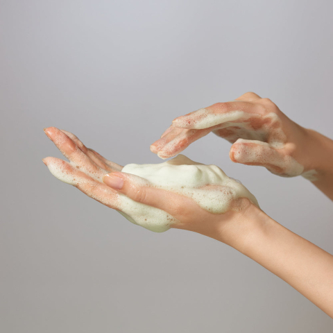 Spuma Calmanta si Reparatoare vvbetter cu ceramide Jeju Yuja pentru Ten Gras si Sensibil, 145 ml [3]