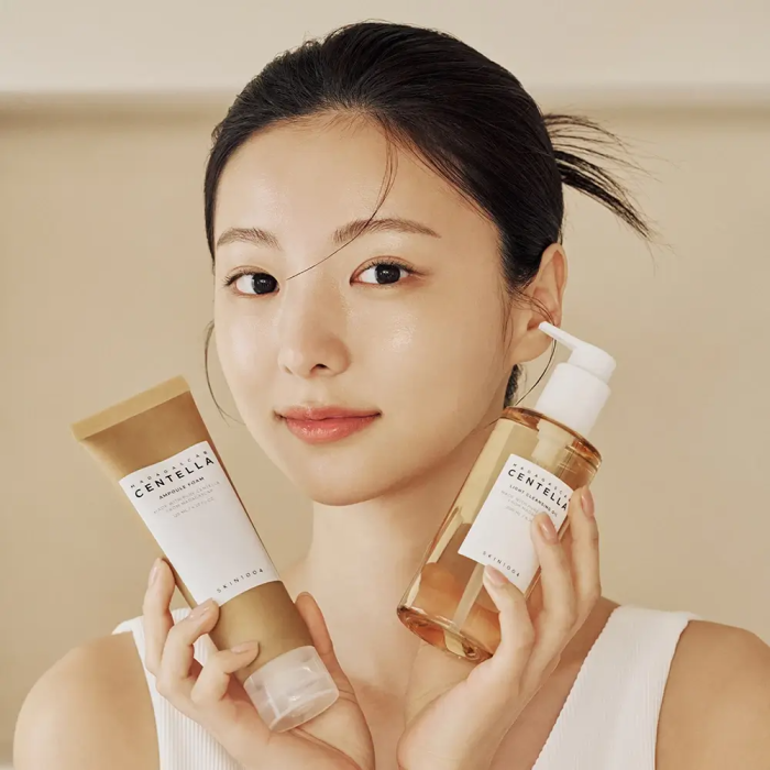 SKIN1004 Madagascar Centella Double Cleansing Duo – Set cu Centella Asiatica și ulei de jojoba pentru curățare dublă. Elimină eficient machiajul și impuritățile, menținând pielea hidratată și echilibr [3]