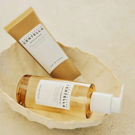 SKIN1004 Madagascar Centella Double Cleansing Duo – Set cu Centella Asiatica și ulei de jojoba pentru curățare dublă. Elimină eficient machiajul și impuritățile, menținând pielea hidratată și echilibr [3]