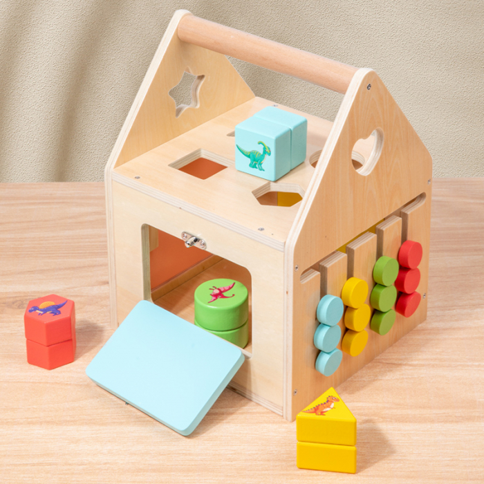 Casuta Montessori din lemn cu incuietori senzoriale și sortator forme 12+ [4]