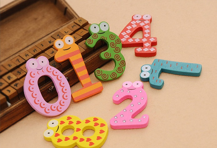 Litere si cifre magnetice din lemn – Set educativ pentru tabla de copii [5]