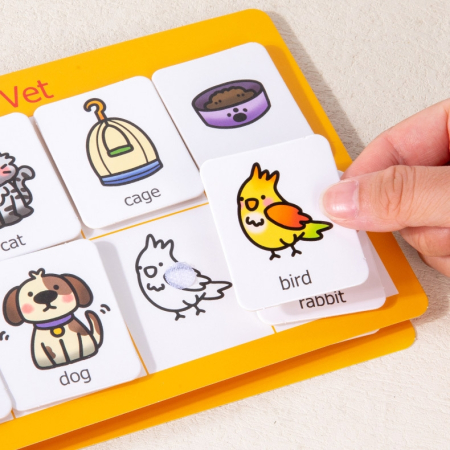 Carte educativă Busy Book cu stickere repoziționabile – Asocieri de meserii [4]