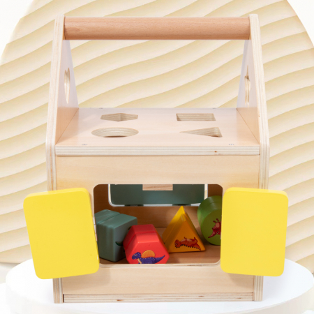 Casuta Montessori din lemn cu incuietori senzoriale și sortator forme 12+ [2]