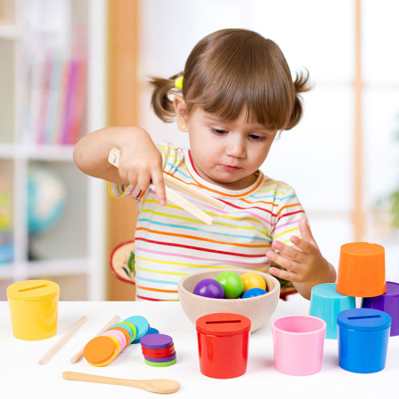 Joc educativ Montessori – sortare culori cu pahare, monede și bile [2]