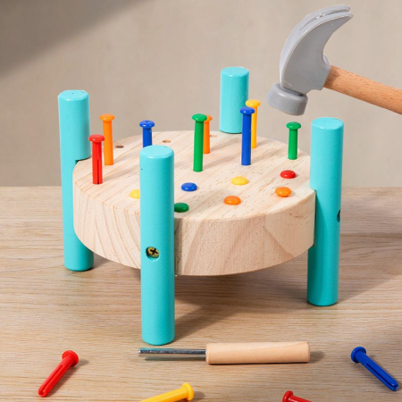 Jucarie banc lucru - cu ciocanel si cuie [4]