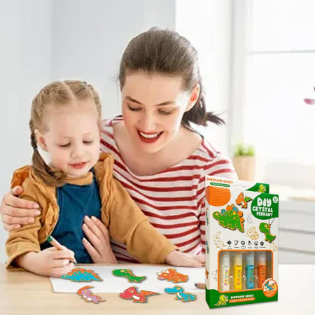 Set creativ Dino Art pentru copii – Pandantive cu cristale și dinozauri de colorat [1]