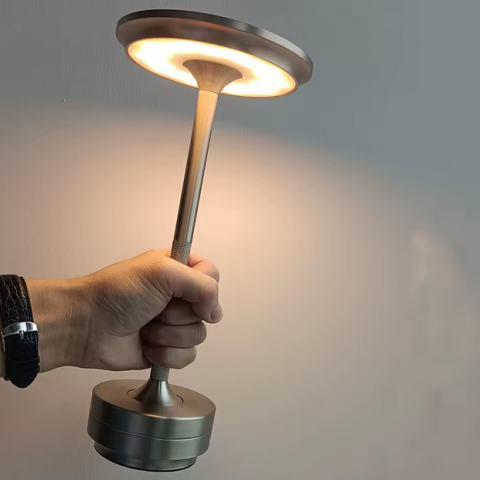 Lampă de aluminiu cu funcție tactilă [2]