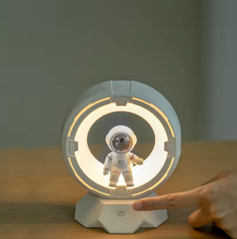 Lampă de Noapte Astronaut – Decor & Funcționalitate [3]