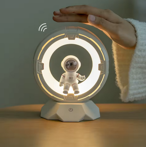 Lampă de Noapte Astronaut – Decor & Funcționalitate [2]