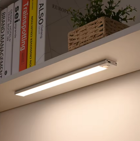 Casă & Lifestyle - Lumină LED Reîncărcabilă cu Senzor de Mișcare pentru Dulap / Interior