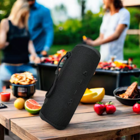 Boxa portabila Bluetooth, Wireless, cu rezistenta la apa, fara fir, sunet puternic si clar, design modern, hands-free, suport radio FM, USB/SD/TF card, Aux-in, compatibilitate universala, neagra [1]