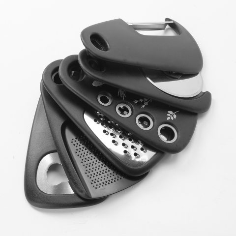 Set ustensile de bucatarie multifunctionale 6 in 1, razatoare, deschizator de sticle, curatator fructe si legume, taietor pizza, peeler, razatoare usturoi si ghimbir, otel inoxidabil, negre [1]